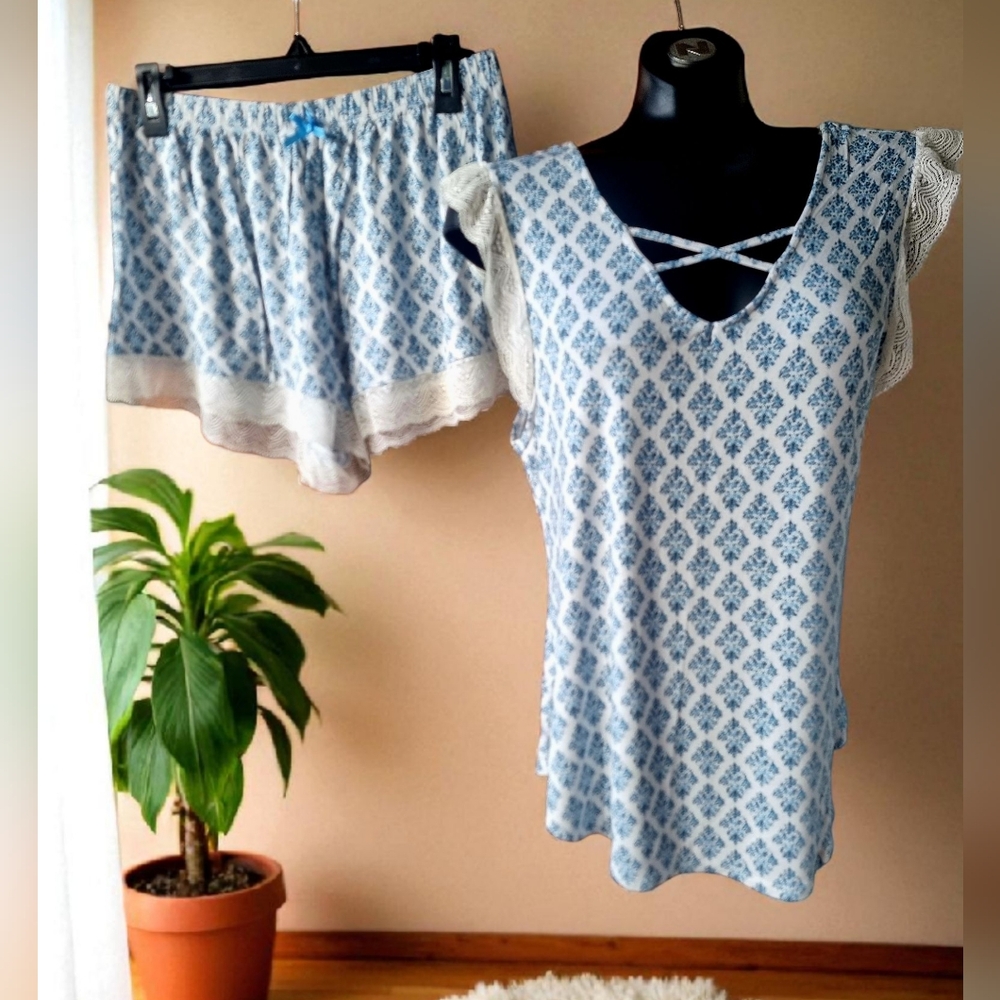 Fabulous Just Like You 2-Piece Blue and White Patterned Women's Sleepwear Set